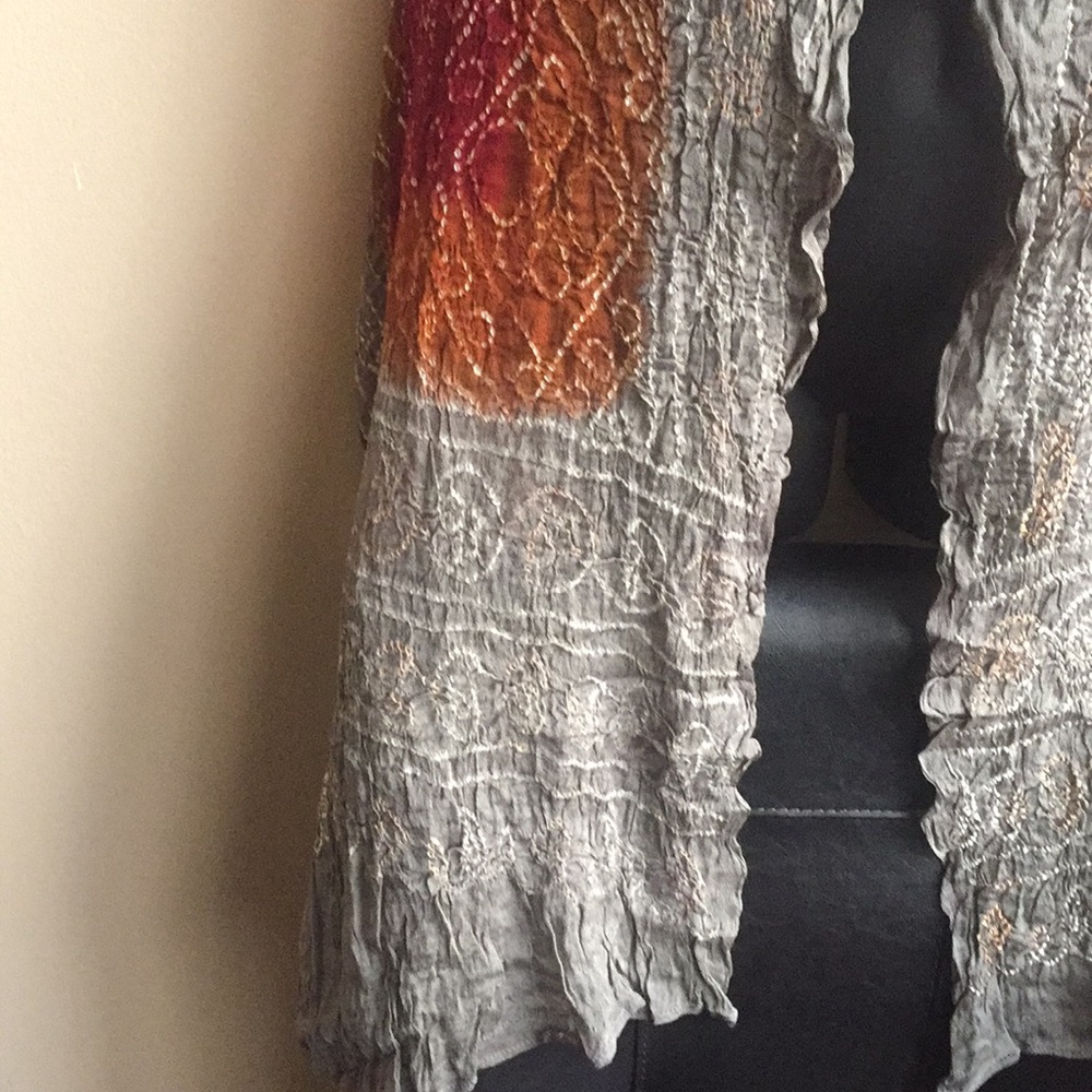 Beautiful crushed silk handcrafted scarf. - Picture 5 of 7